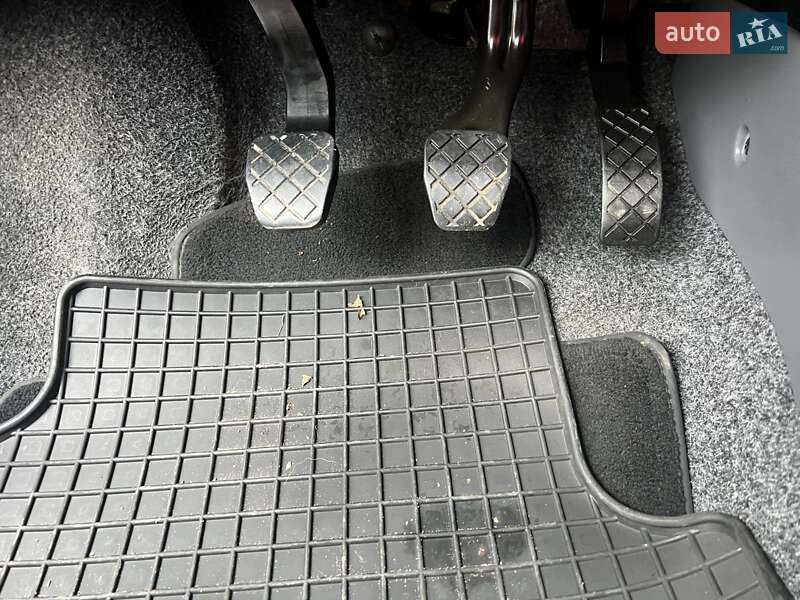 Хэтчбек SEAT Ibiza 2011 в Хороле фото 19 Хэтчбек SEAT Ibiza 2011 в Хороле