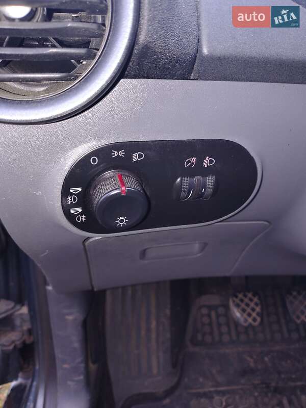 Хэтчбек SEAT Ibiza 2006 в Ровно