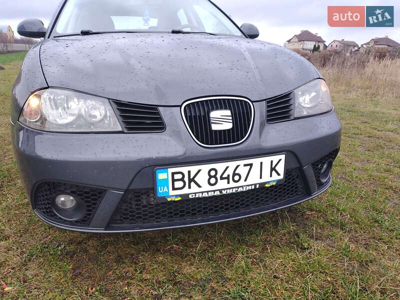 Хэтчбек SEAT Ibiza 2006 в Ровно