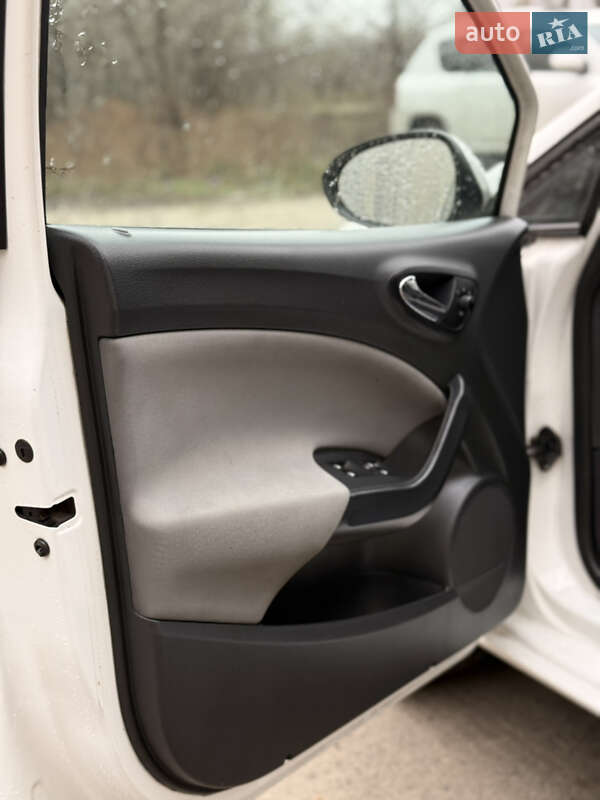 Хэтчбек SEAT Ibiza 2013 в Киеве фото 17 Хэтчбек SEAT Ibiza 2013 в Киеве