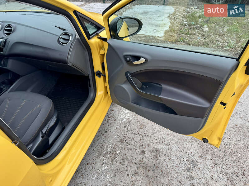 Хетчбек SEAT Ibiza 2011 в Києві