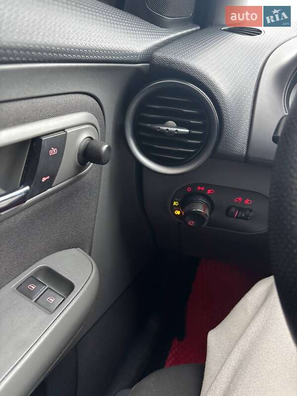 Хетчбек SEAT Ibiza 2008 в Ременеві