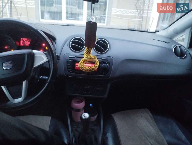 Хэтчбек SEAT Ibiza 2011 в Снятине