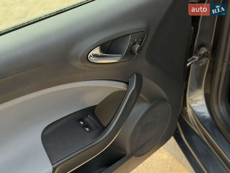 Хэтчбек SEAT Ibiza 2013 в Шептицькому