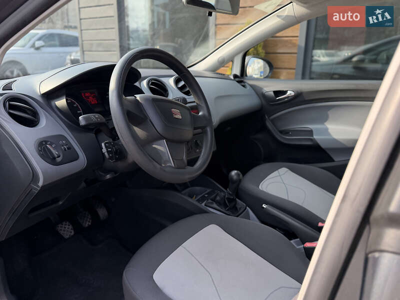 Хэтчбек SEAT Ibiza 2013 в Шептицькому