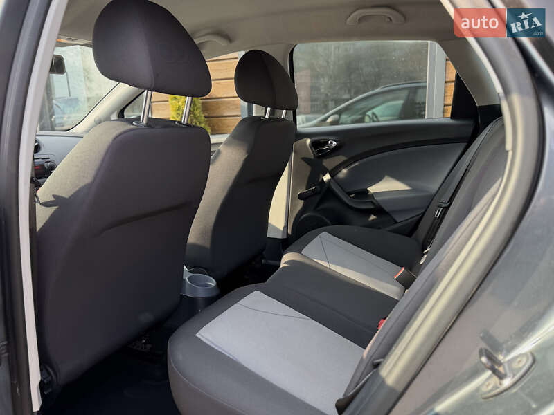 Хэтчбек SEAT Ibiza 2013 в Шептицькому