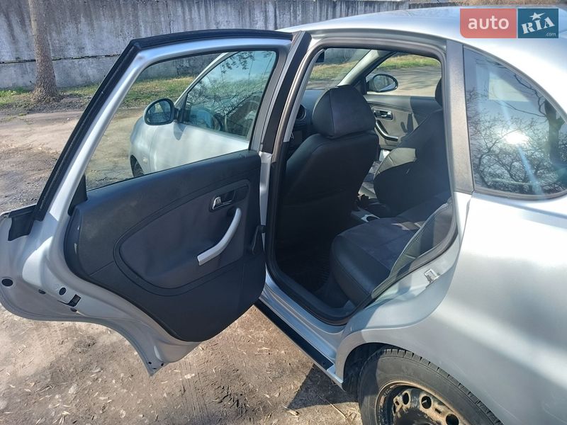 Хетчбек SEAT Ibiza 2006 в Сумах