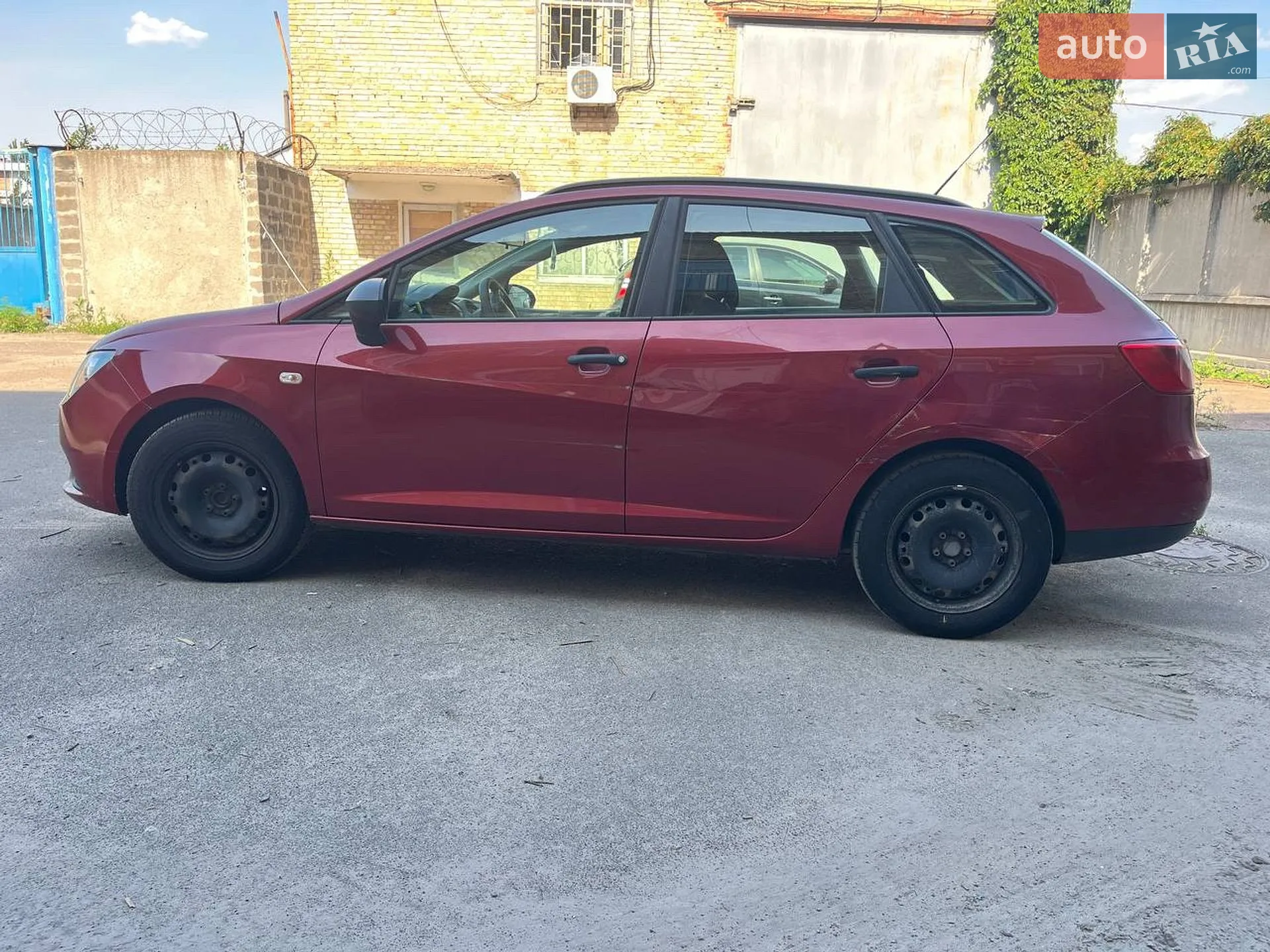 2014 SEAT Ibiza - мініатюра 3