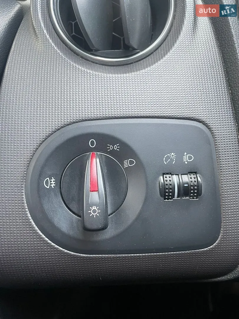 2013 SEAT Ibiza - мініатюра 15