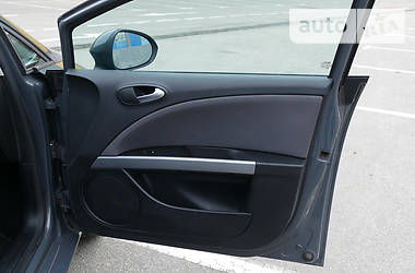 Хетчбек SEAT Leon 2011 в 