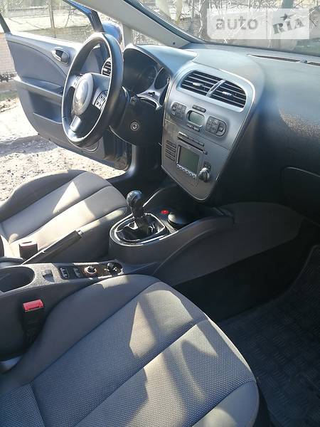 Хетчбек SEAT Leon 2006 в Дніпрі
