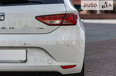 Хэтчбек SEAT Leon 2015 в 
