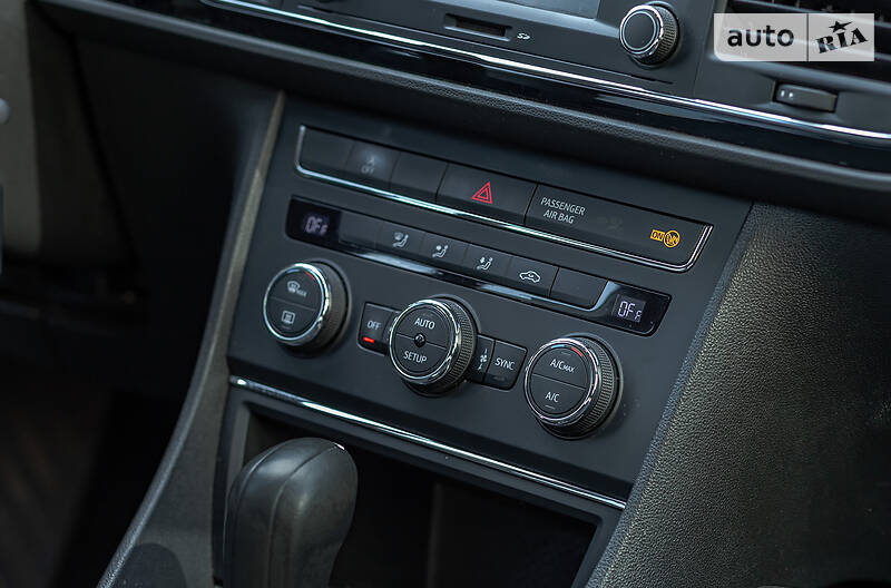 Хэтчбек SEAT Leon 2015 в Киеве