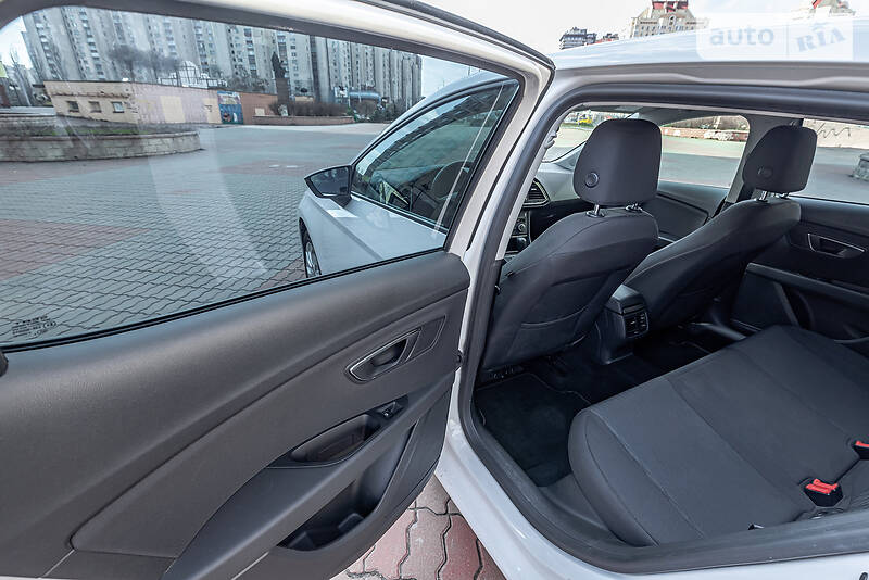 Хэтчбек SEAT Leon 2015 в Киеве