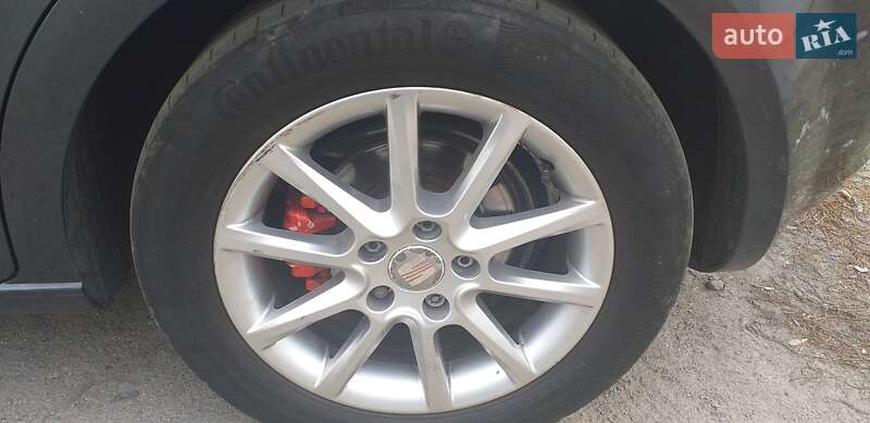 Хэтчбек SEAT Leon 2007 в Дубно