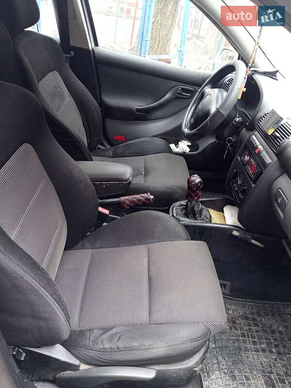 Хэтчбек SEAT Leon 2003 в Бородянке