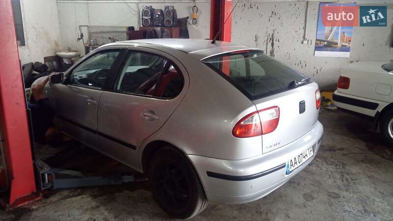 Хэтчбек SEAT Leon 2003 в Бородянке