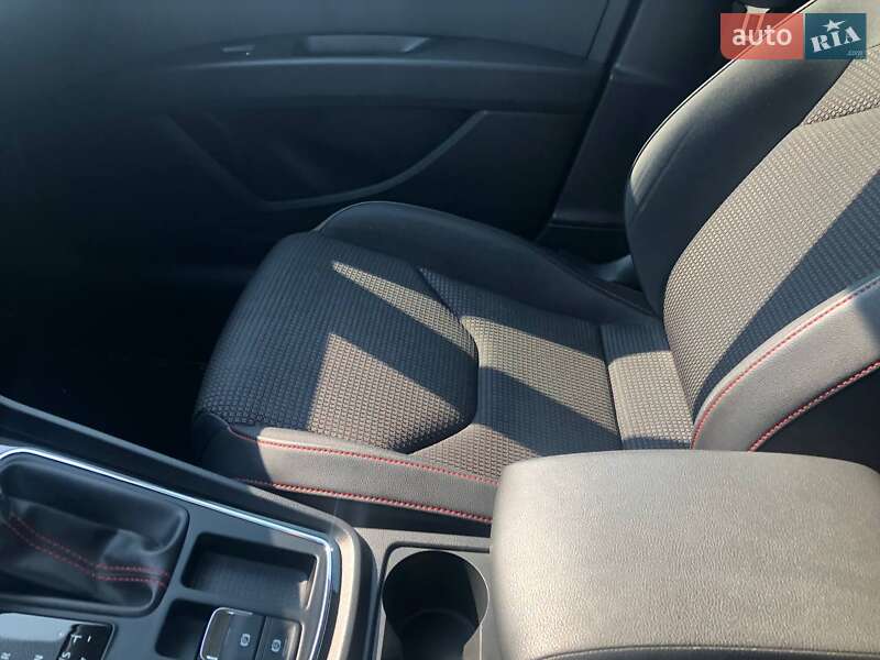Хетчбек SEAT Leon 2017 в Києві