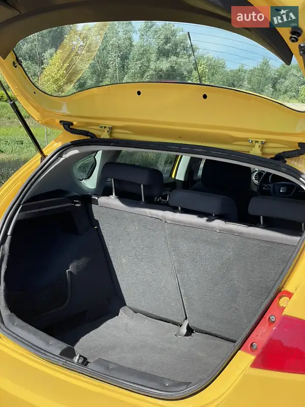 Хэтчбек SEAT Leon 2011 в 
