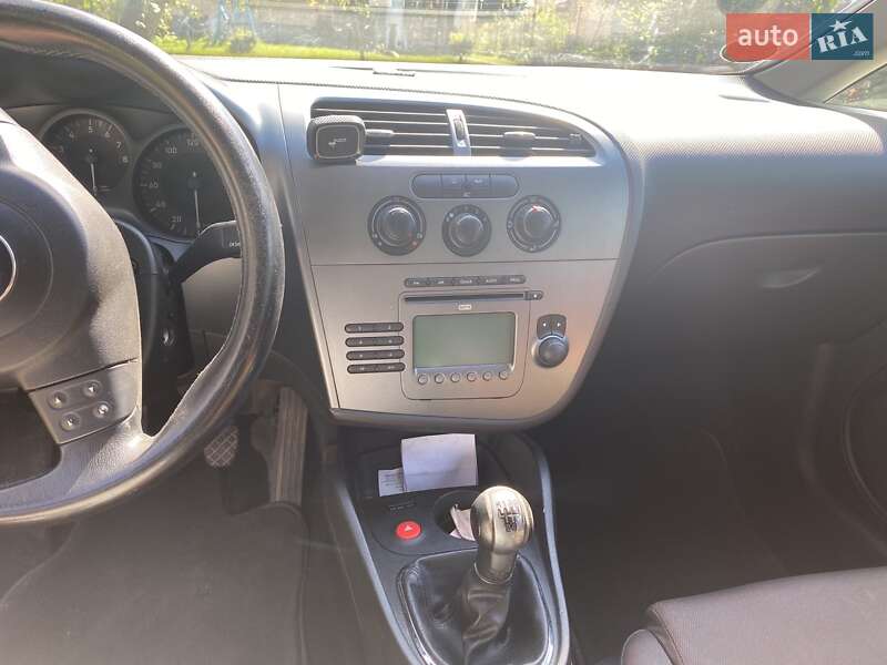 Хэтчбек SEAT Leon 2006 в Николаеве