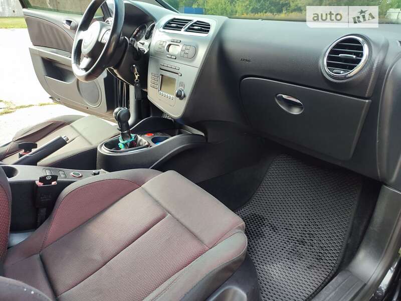 Хетчбек SEAT Leon 2006 в Житомирі