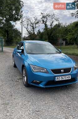 Хэтчбек SEAT Leon 2015 в Ужгороде