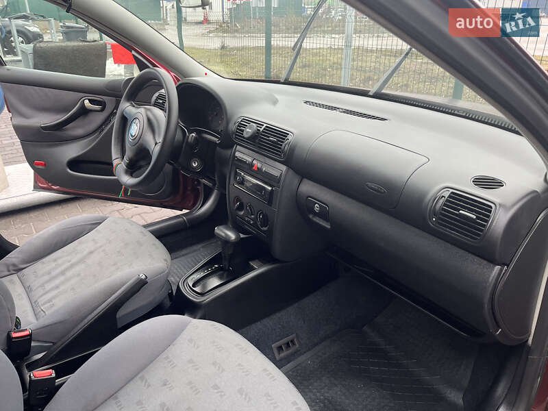 Хэтчбек SEAT Leon 2004 в Киеве