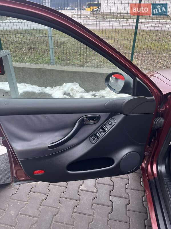 Хэтчбек SEAT Leon 2004 в Киеве