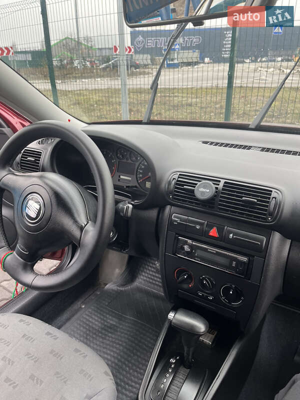 Хэтчбек SEAT Leon 2004 в Киеве