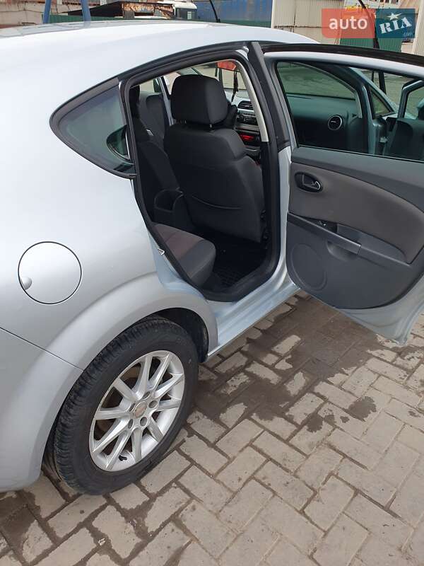 Хэтчбек SEAT Leon 2009 в Запорожье