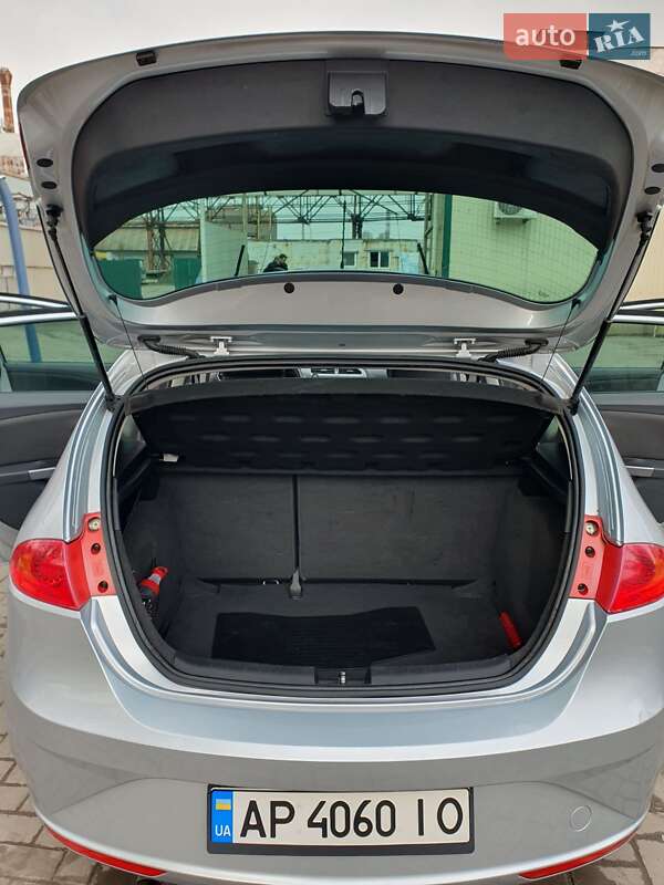 Хэтчбек SEAT Leon 2009 в Запорожье