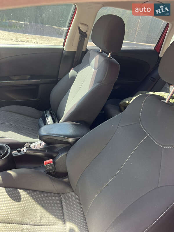 Хэтчбек SEAT Leon 2010 в Коростене