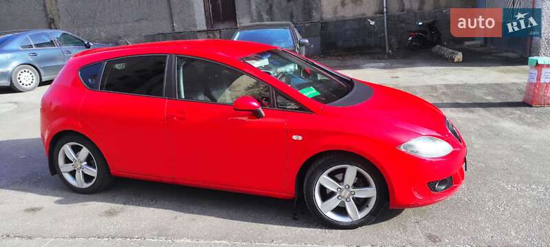 Хэтчбек SEAT Leon 2008 в Киеве