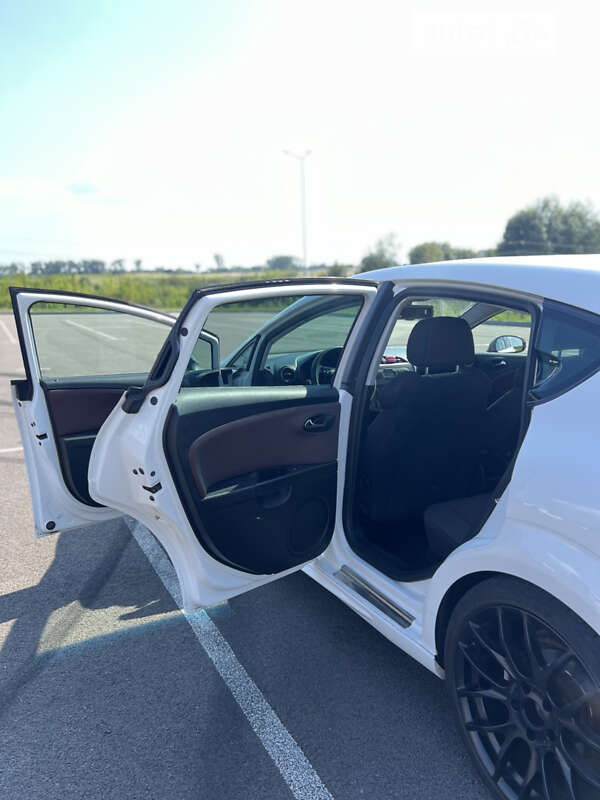 Хэтчбек SEAT Leon 2008 в Ровно