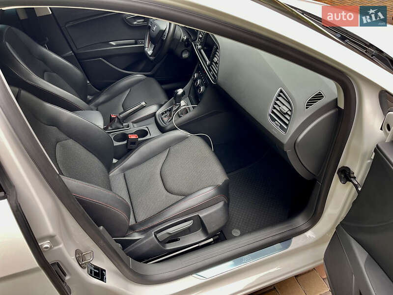 Хэтчбек SEAT Leon 2016 в Кропивницком