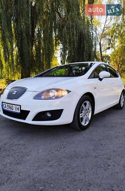 Хэтчбек SEAT Leon 2010 в Каменке