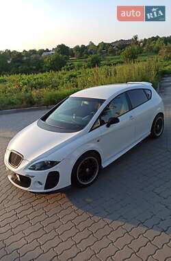 Хэтчбек SEAT Leon 2008 в Киеве