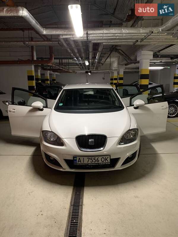 Хэтчбек SEAT Leon 2012 в 