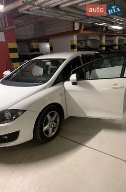 Хэтчбек SEAT Leon 2012 в 