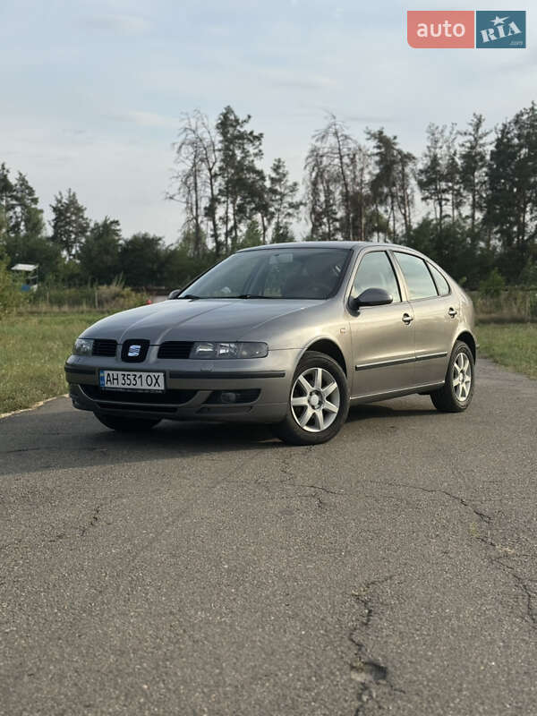 Хэтчбек SEAT Leon 2006 в Петропавловской Борщаговке