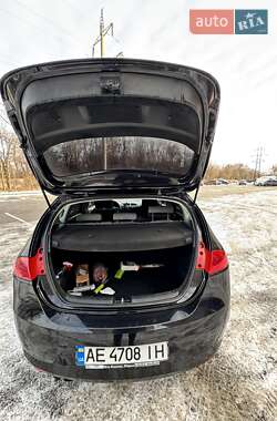 Хетчбек SEAT Leon 2006 в Дніпрі