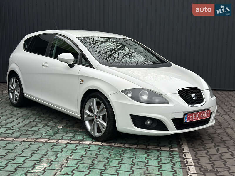 Хетчбек SEAT Leon 2011 в Кам'янському