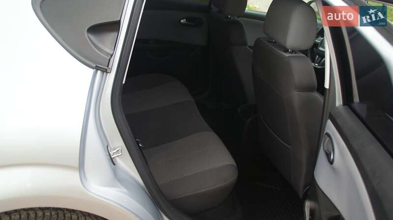 Хэтчбек SEAT Leon 2011 в Черкассах