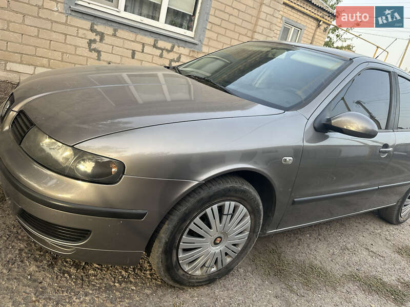 Хетчбек SEAT Leon 2003 в Дніпрі