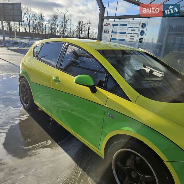 Хэтчбек SEAT Leon 2008 в Киеве