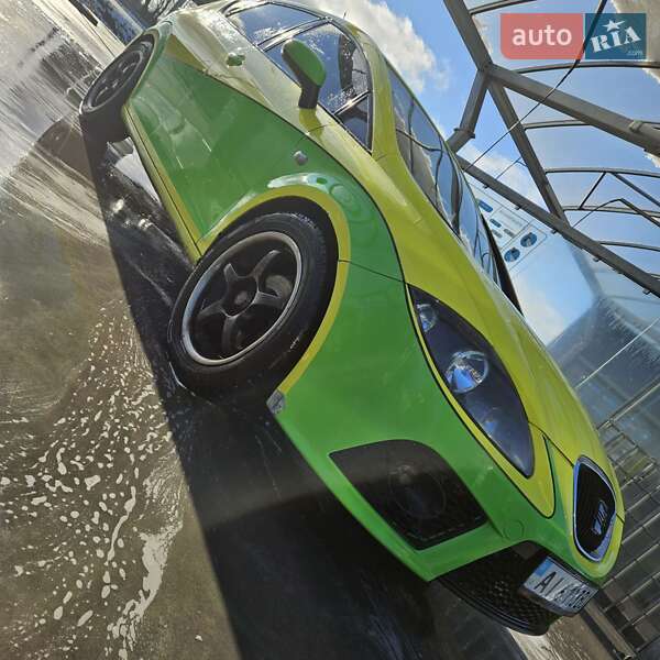 Хэтчбек SEAT Leon 2008 в Киеве