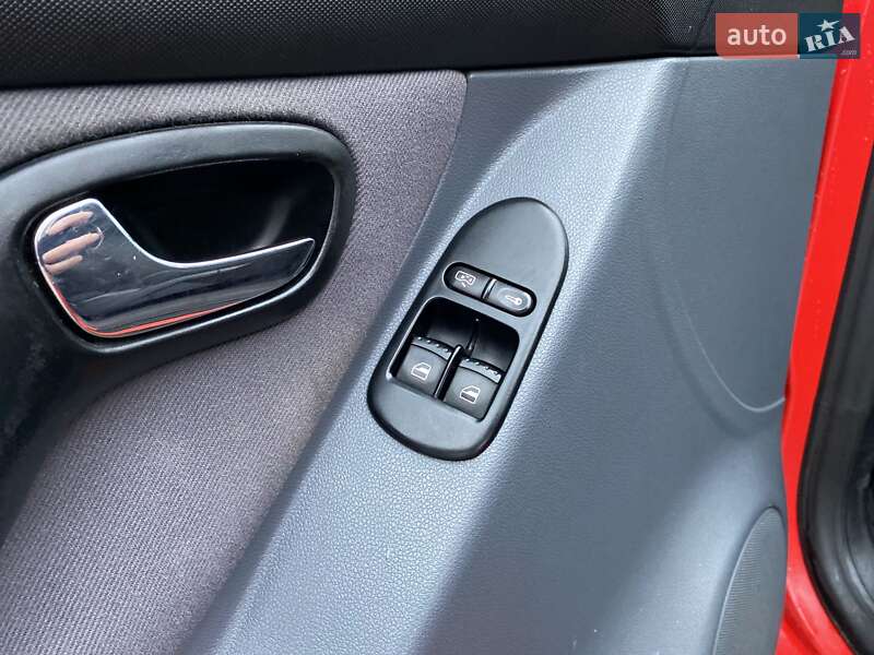 Хэтчбек SEAT Leon 2001 в Звягеле