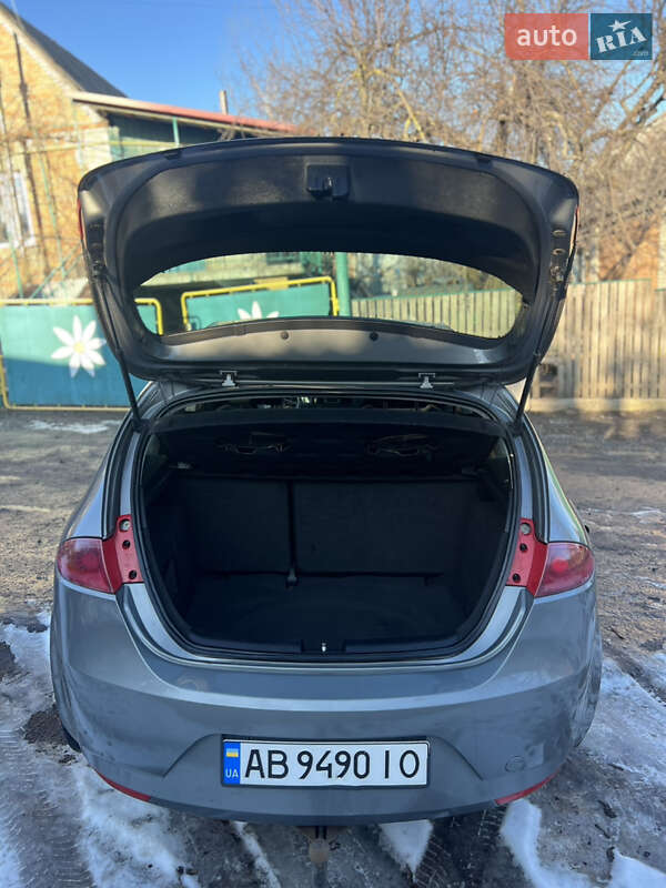 Хэтчбек SEAT Leon 2007 в Казатине