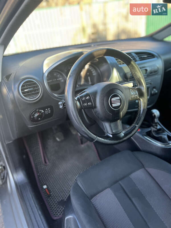 Хэтчбек SEAT Leon 2007 в Казатине