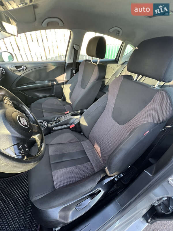Хэтчбек SEAT Leon 2007 в Казатине